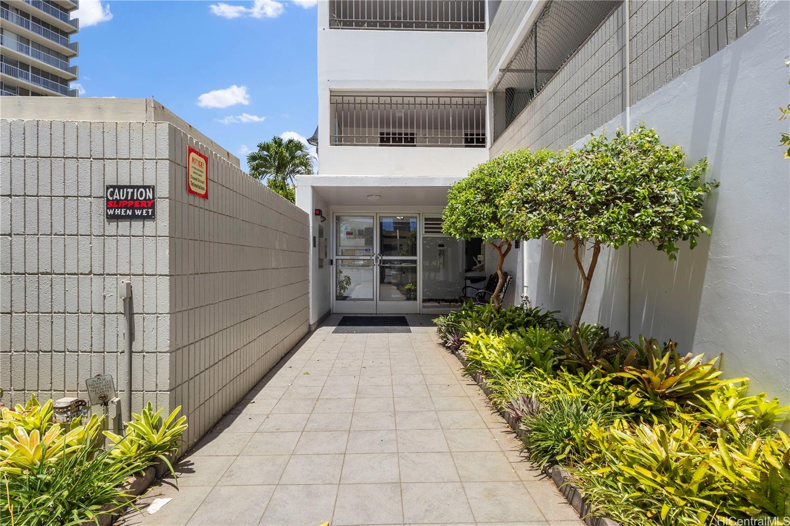 2542 Date Street, Unit 501 Honolulu, HI 96826 - Photo 5 of 24 Secured entry with key fob