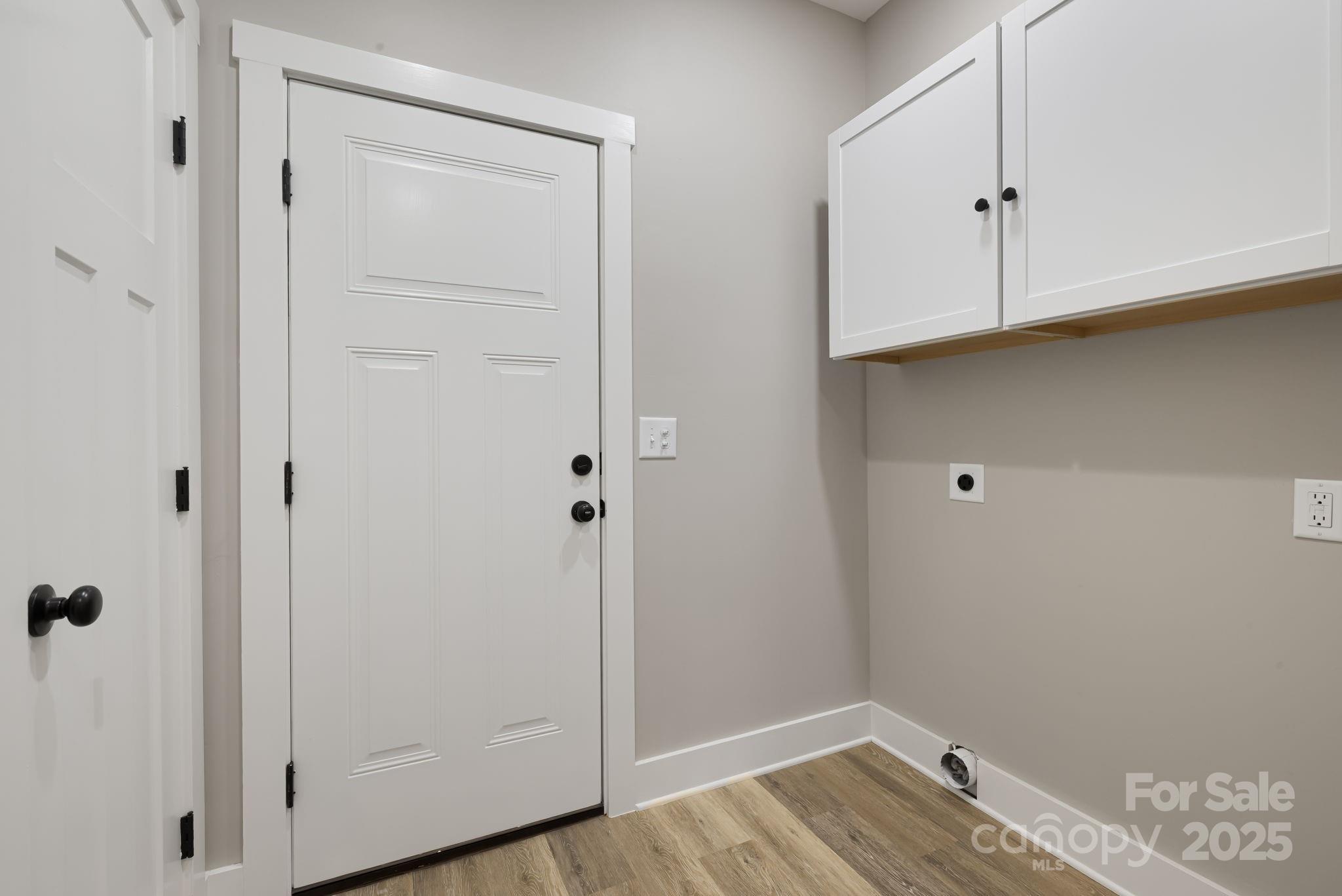 129 Brentwood Road Morganton, NC 28655 - Photo 20 of 28 a view of small space with wooden floor