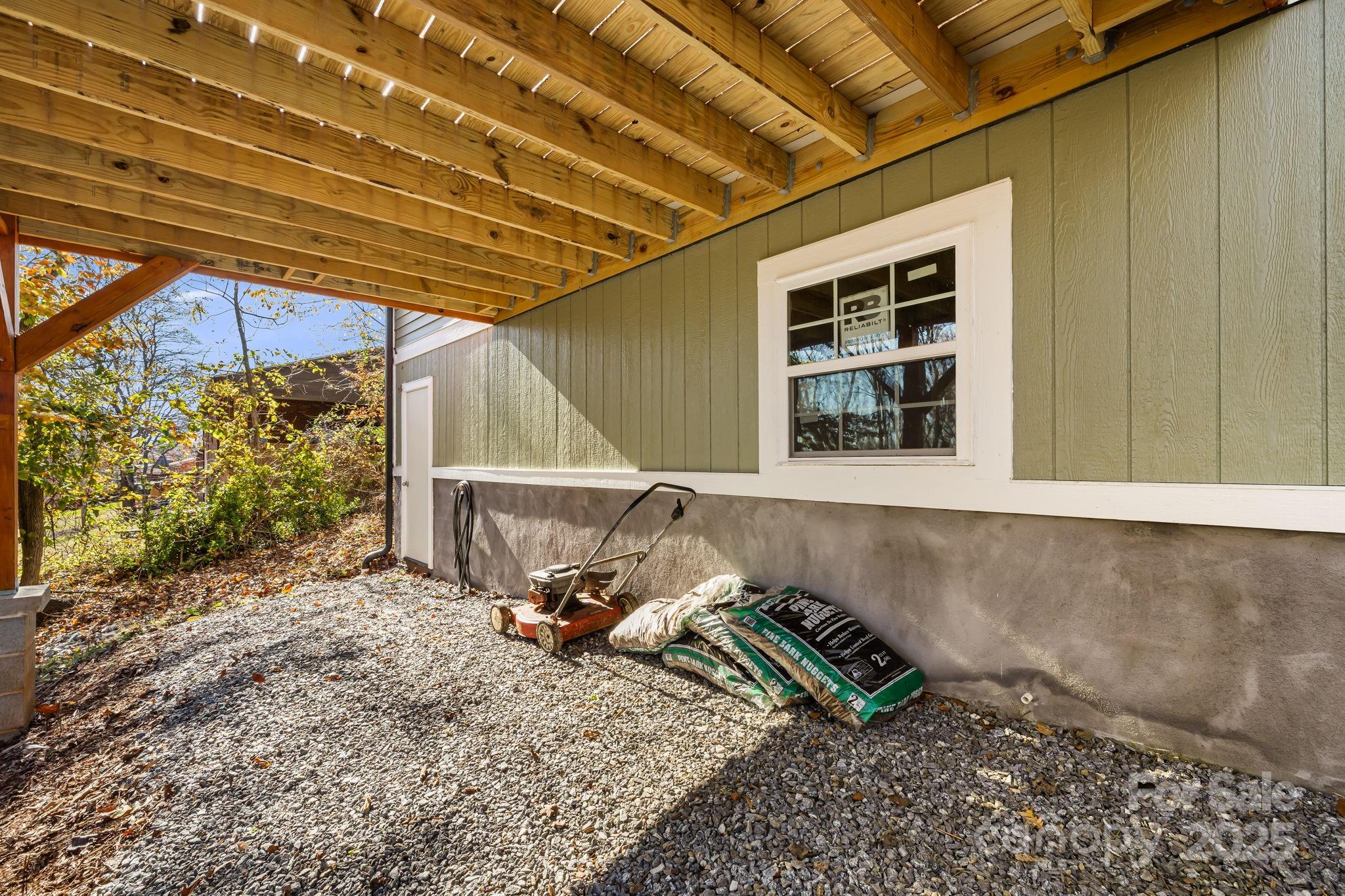 129 Brentwood Road Morganton, NC 28655 - Photo 26 of 28 a front view of a house with a yard