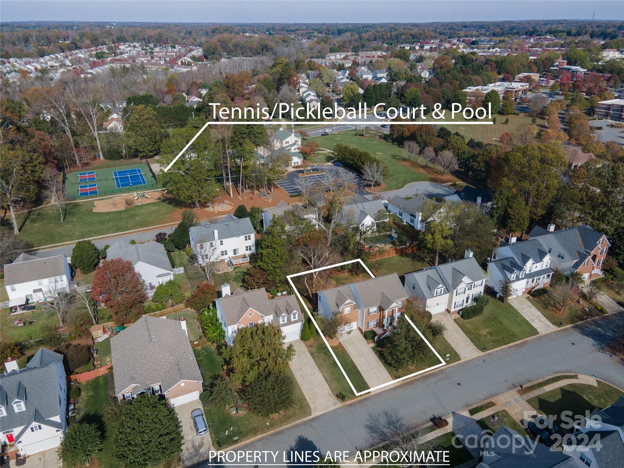 9427 Culcairn Road Huntersville, NC 28078 - Photo 37 of 39 an aerial view of a house with a lake