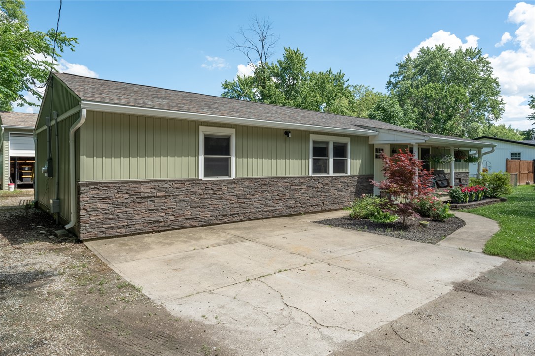 242 North Bickett Road Xenia, OH 45385 - Photo 3 of 38