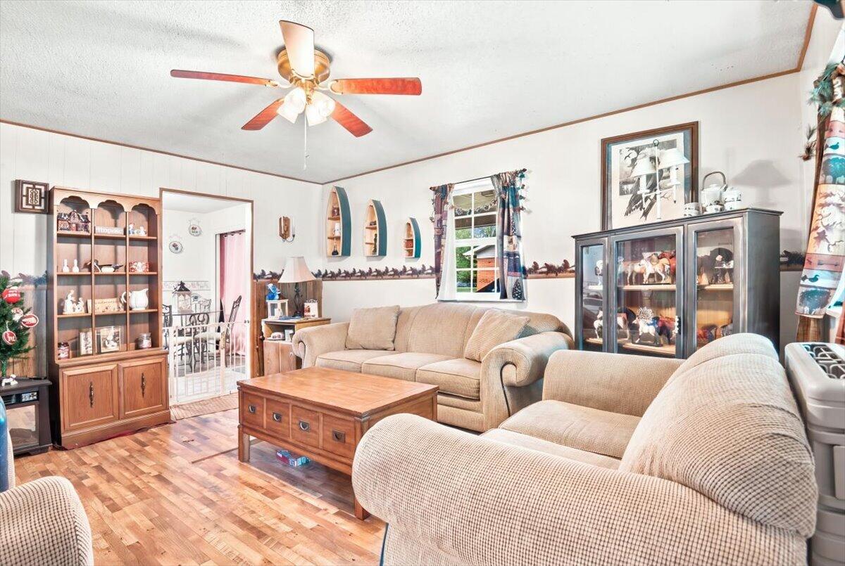 153 Rains Street Williamsburg, KY 40769 - Photo 5 of 24 05-Living Room