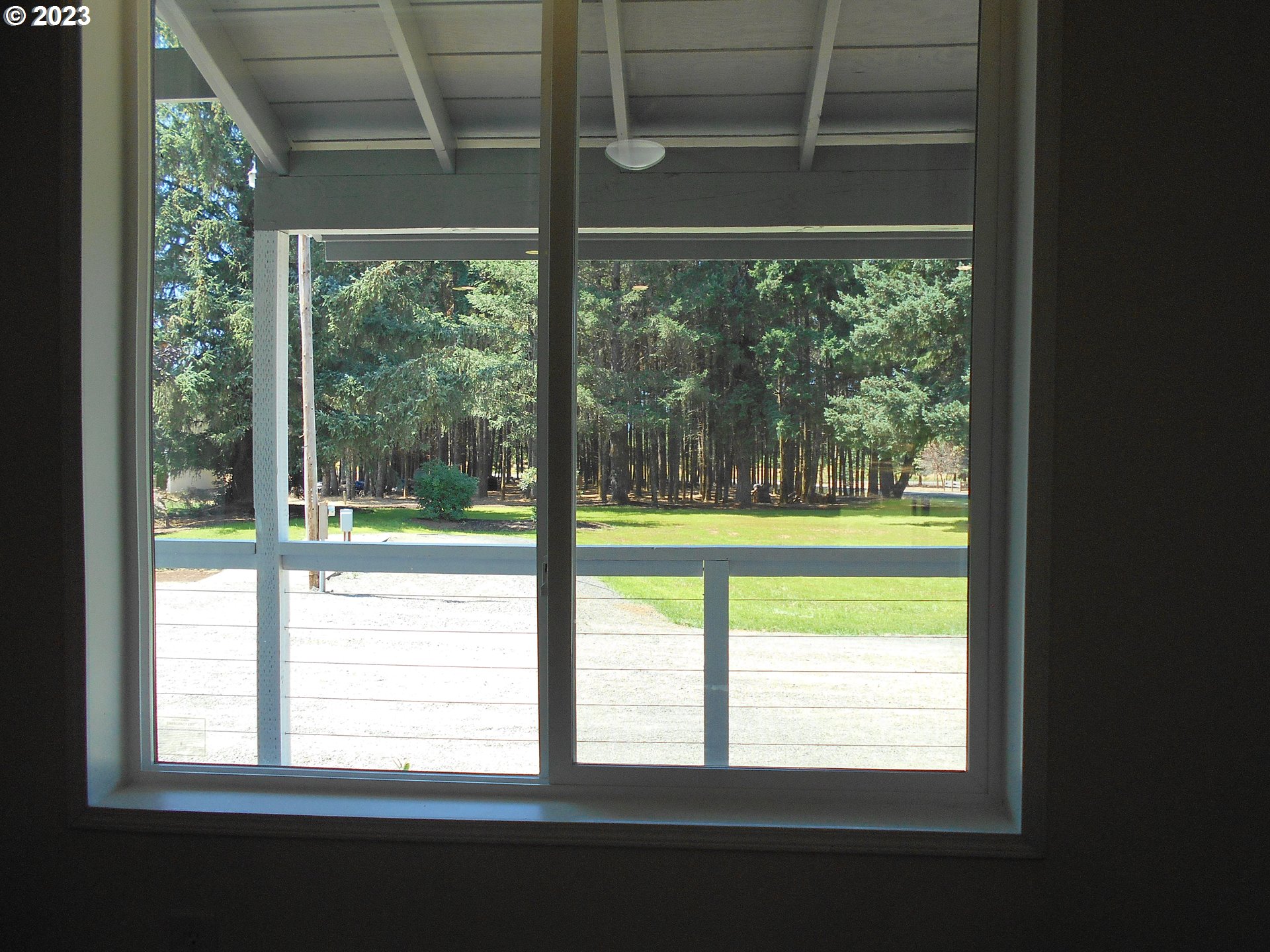 24845 Orchard Tract Road Monroe, OR 97456 - Photo 14 of 32 Living Room