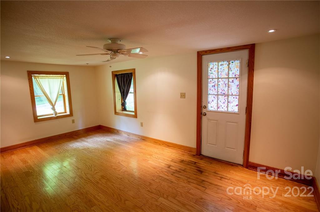 462 Governors View Road Asheville, NC 28805 - Photo 6 of 19 Gallery Image 6