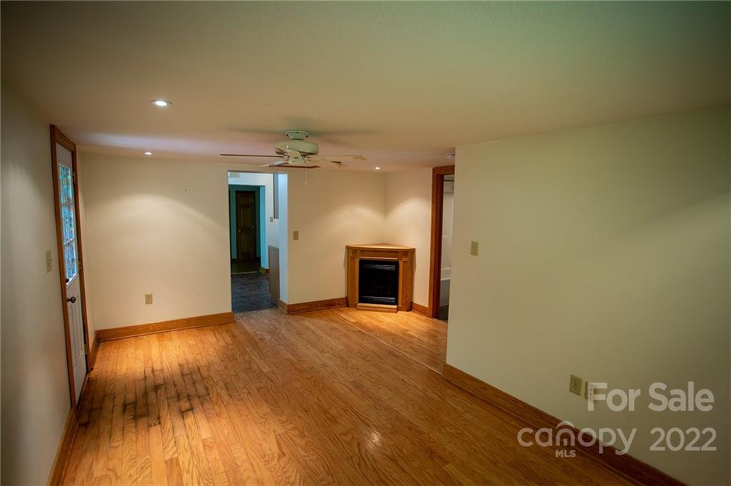 462 Governors View Road Asheville, NC 28805 - Photo 7 of 19 Gallery Image 7