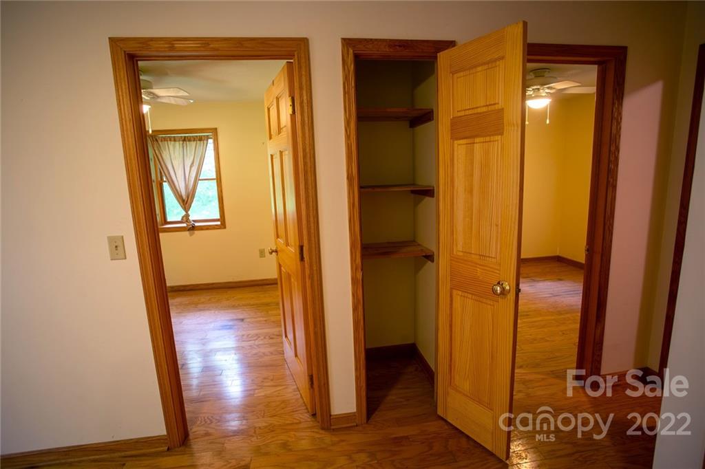 462 Governors View Road Asheville, NC 28805 - Photo 8 of 19 Gallery Image 8