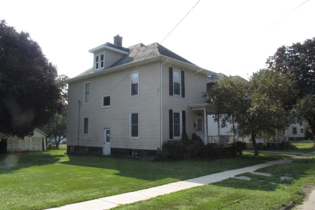 a view of house with yard