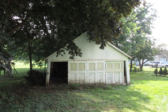 1017 South Church Street Princeton, IL 61356 - Photo 2 of 3 a view of a house with a yard