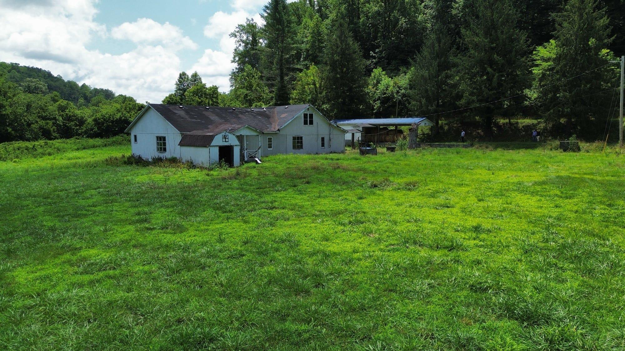 7292 Hode Road Warfield, KY 41267 - Photo 14 of 69 House
