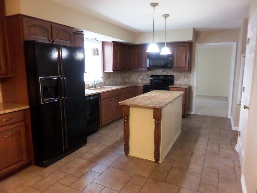 100 Naples Lane Oak Ridge, TN 37830 - Photo 2 of 40 Kitchen