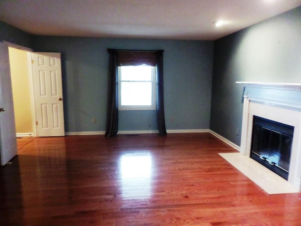 100 Naples Lane Oak Ridge, TN 37830 - Photo 11 of 40 living2