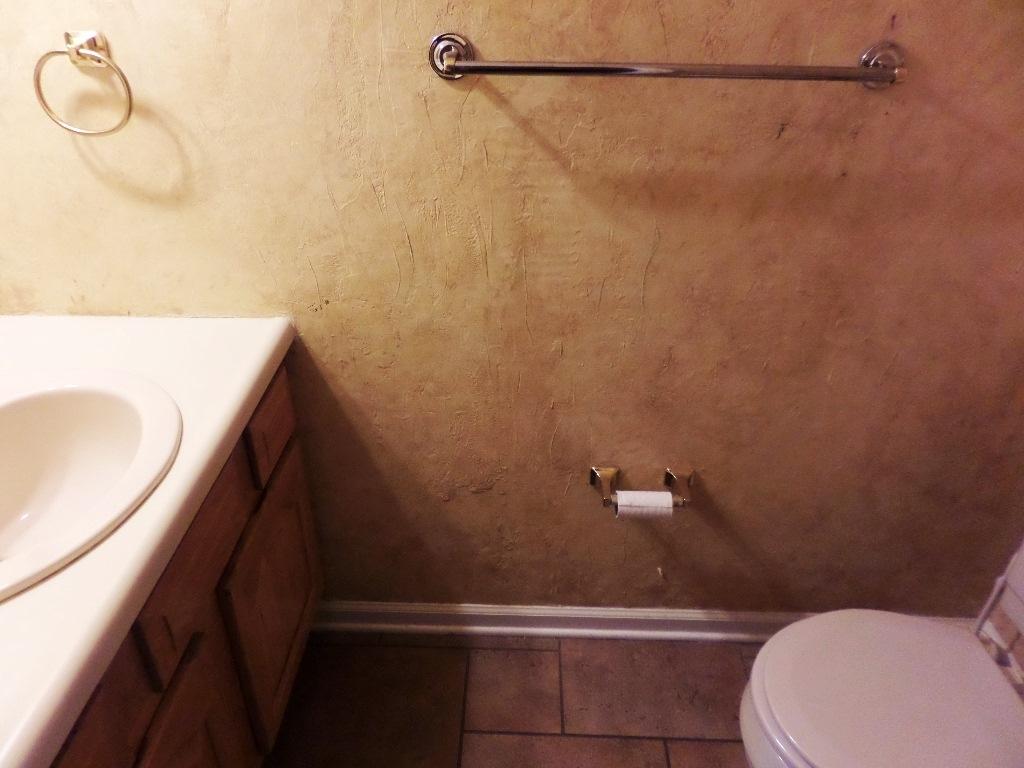 100 Naples Lane Oak Ridge, TN 37830 - Photo 13 of 40 Half Bath
