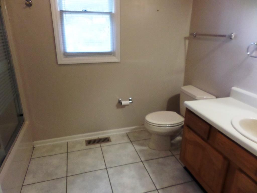 100 Naples Lane Oak Ridge, TN 37830 - Photo 36 of 40 Hall Bath