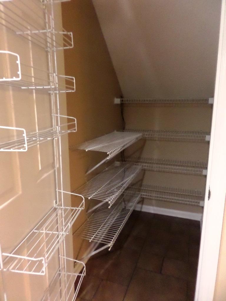 100 Naples Lane Oak Ridge, TN 37830 - Photo 5 of 40 Pantry