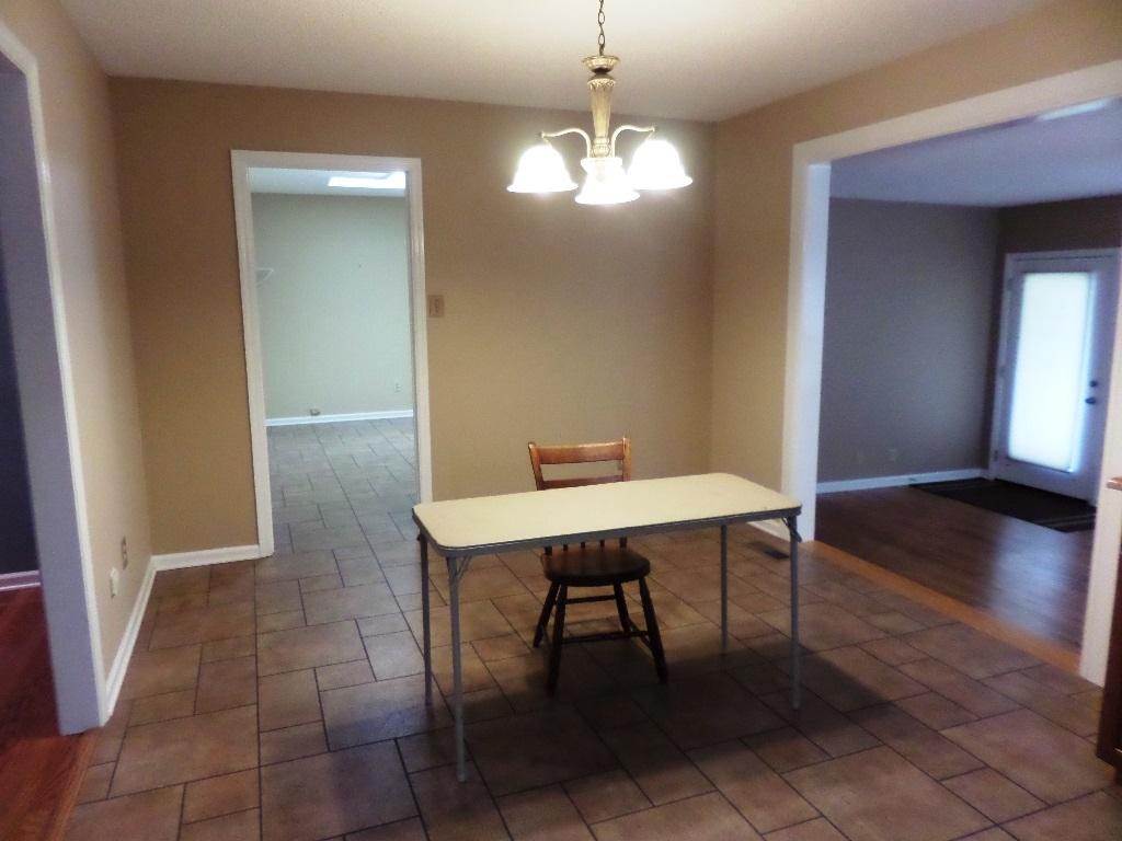 100 Naples Lane Oak Ridge, TN 37830 - Photo 6 of 40 Breakfast Area