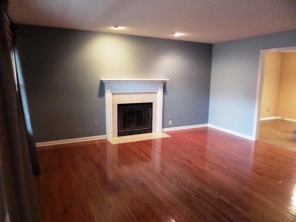 100 Naples Lane Oak Ridge, TN 37830 - Photo 10 of 40 Living Room