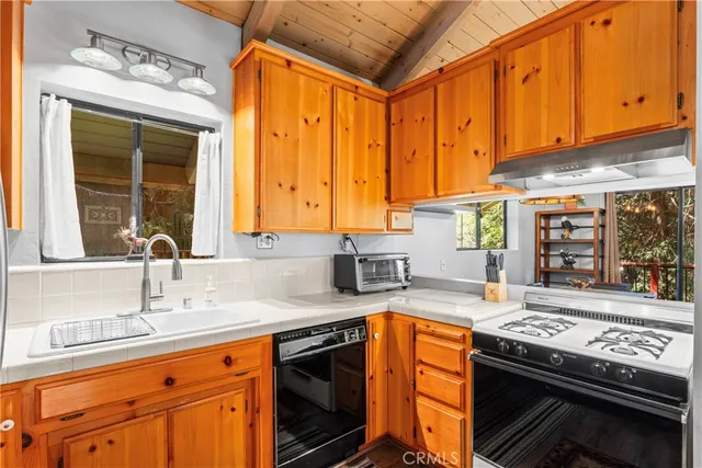 $399,000 | 760 Lake Drive, Lake Arrowhead, CA 92352