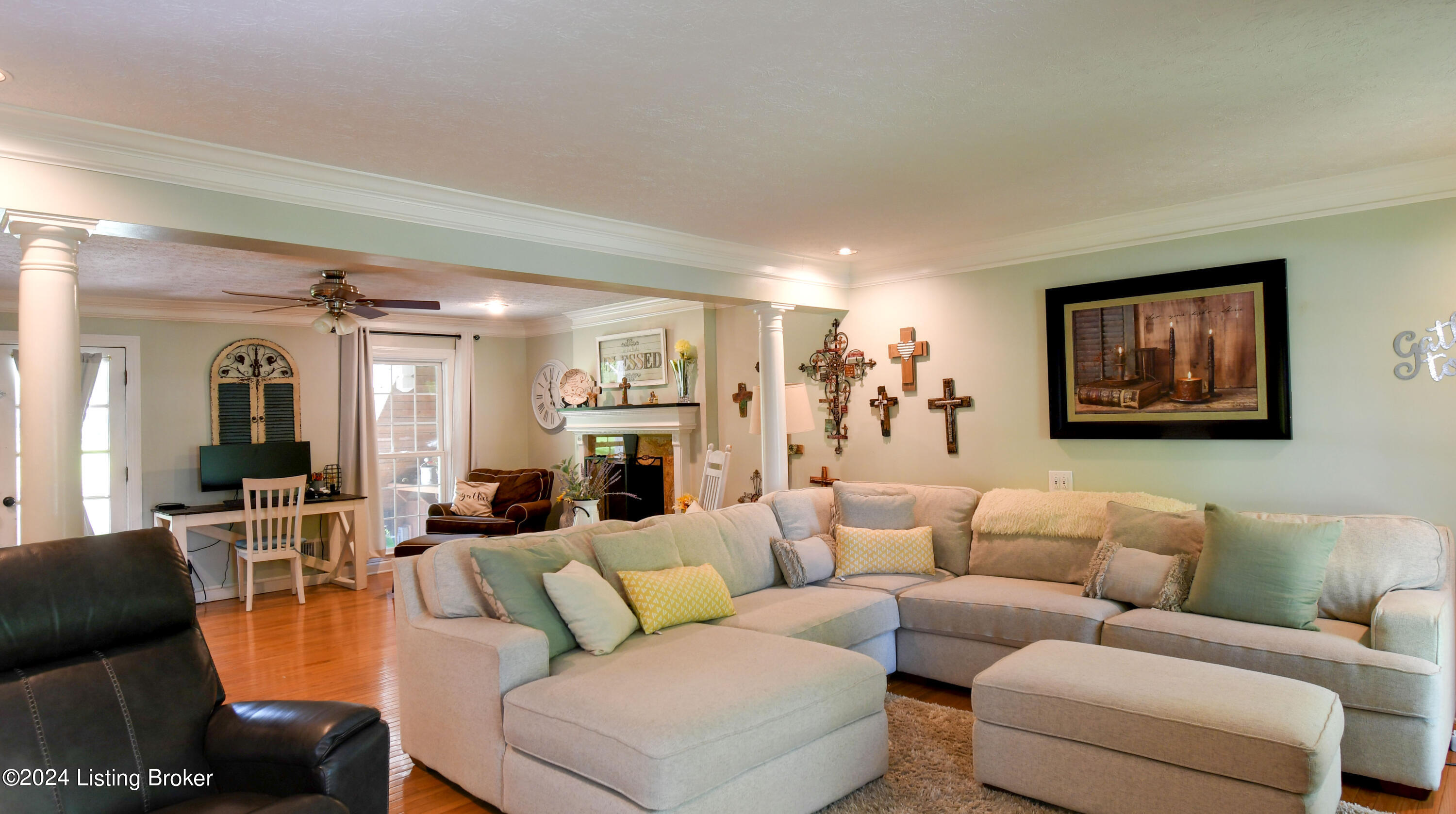 1911 Landing Road Prospect, KY 40059 - Photo 3 of 35 Living Room-1