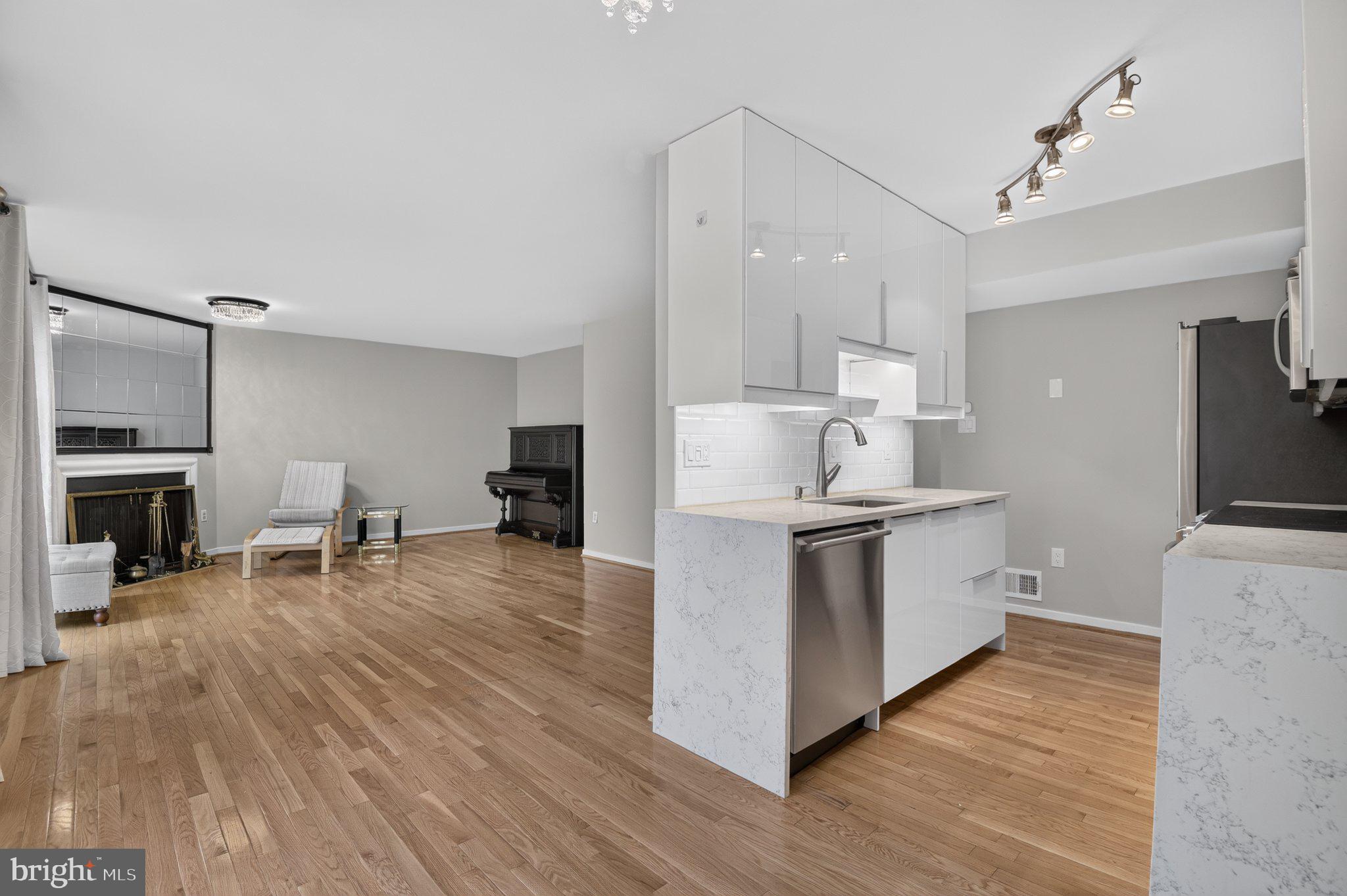18722 Pier Point Place Gaithersburg, MD 20886 - Photo 4 of 25