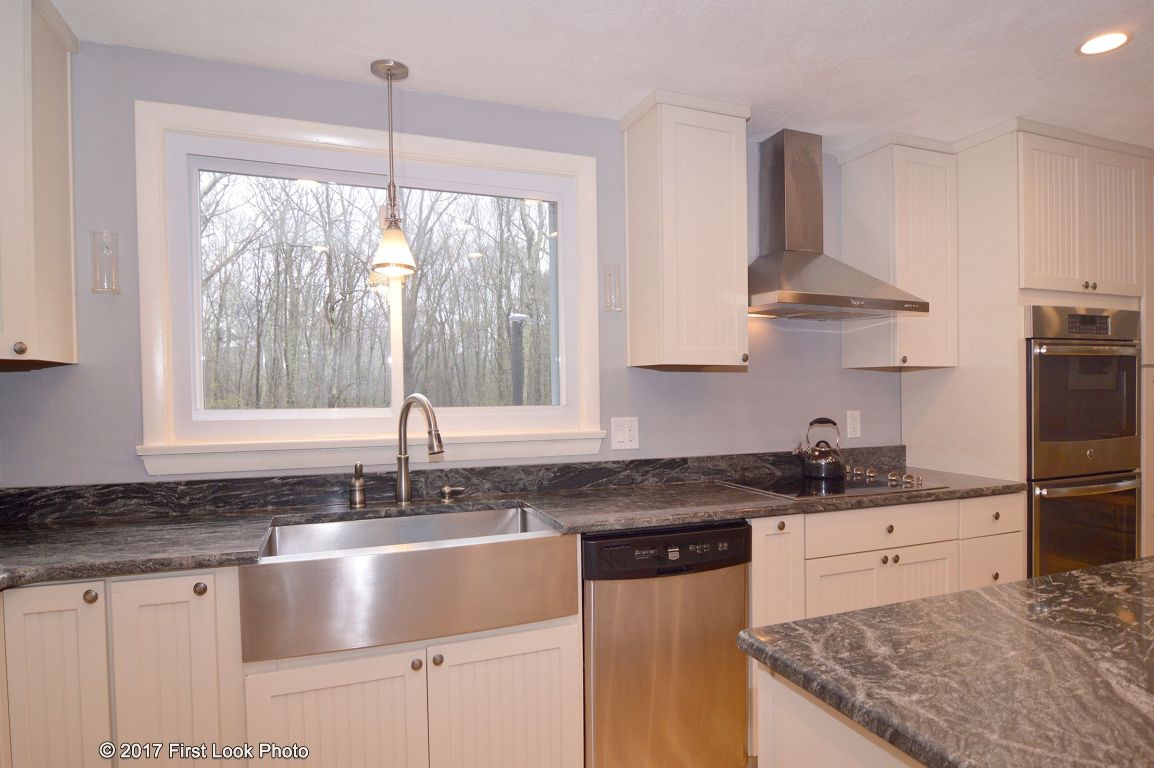 480 Chestnut Hill Road Glocester, RI 02814 - Photo 10 of 37 Living Room