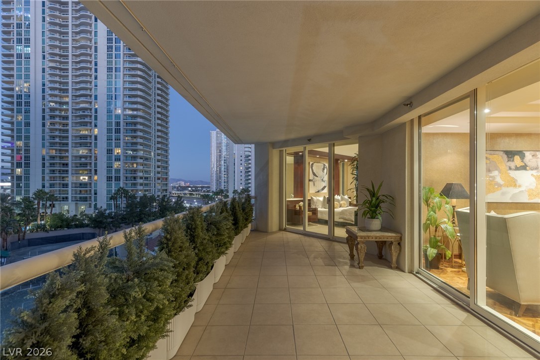 2877 Paradise Road, Unit 504 Las Vegas, NV 89109 - Photo 59 of 62 Evening