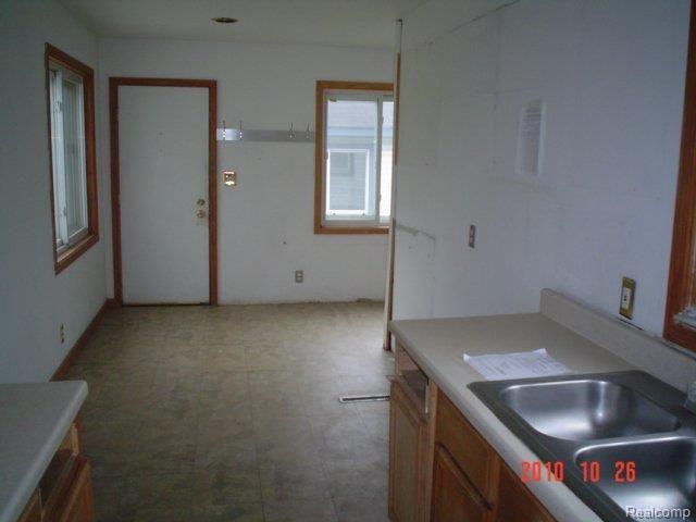 28456 Ecorse Road Romulus, MI 48174 - Photo 7 of 16 DSC00258