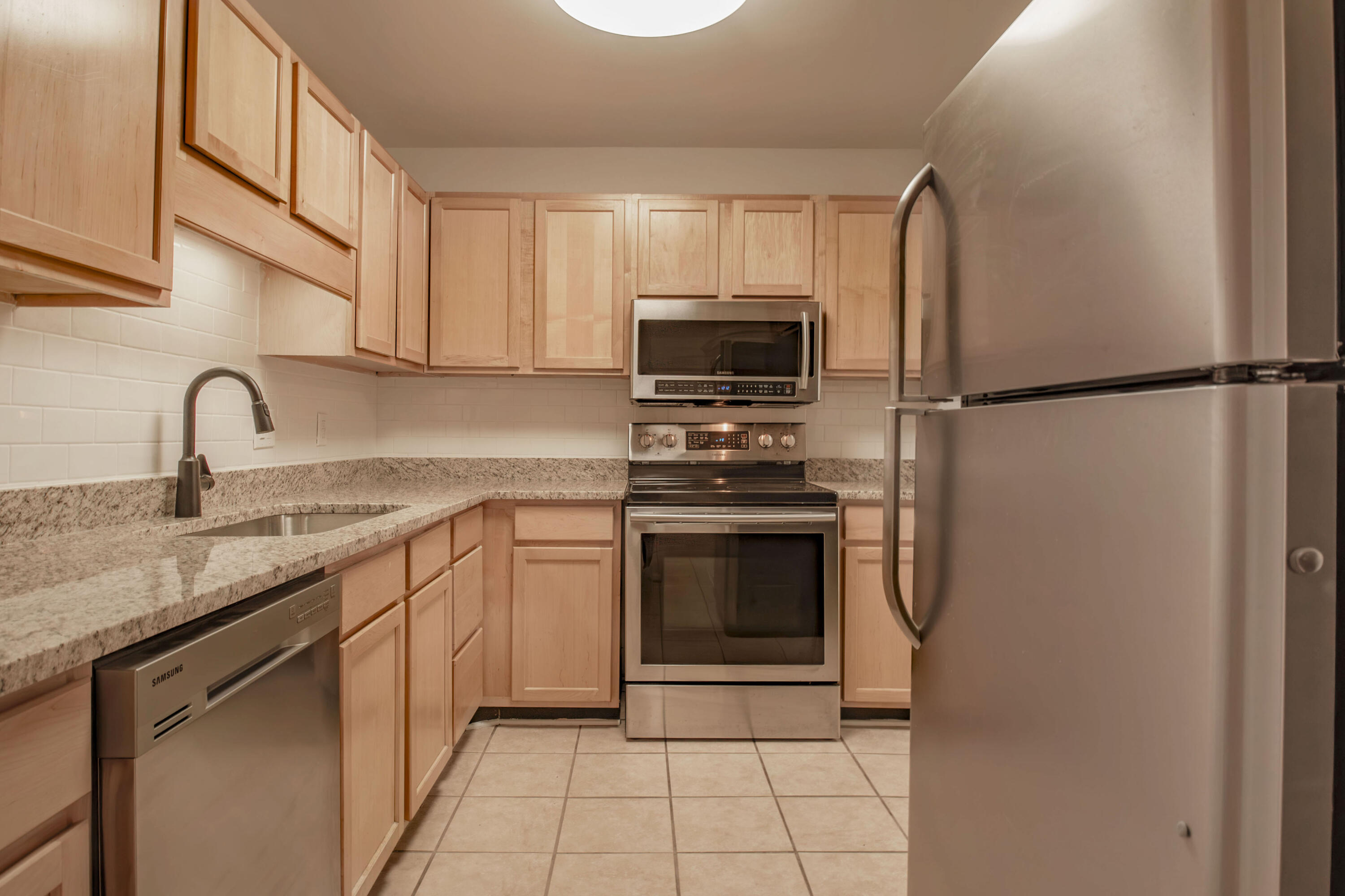 21 Rivers Point Row, Unit 16D Charleston, SC 29412 - Photo 8 of 22 KITCHEN(2)