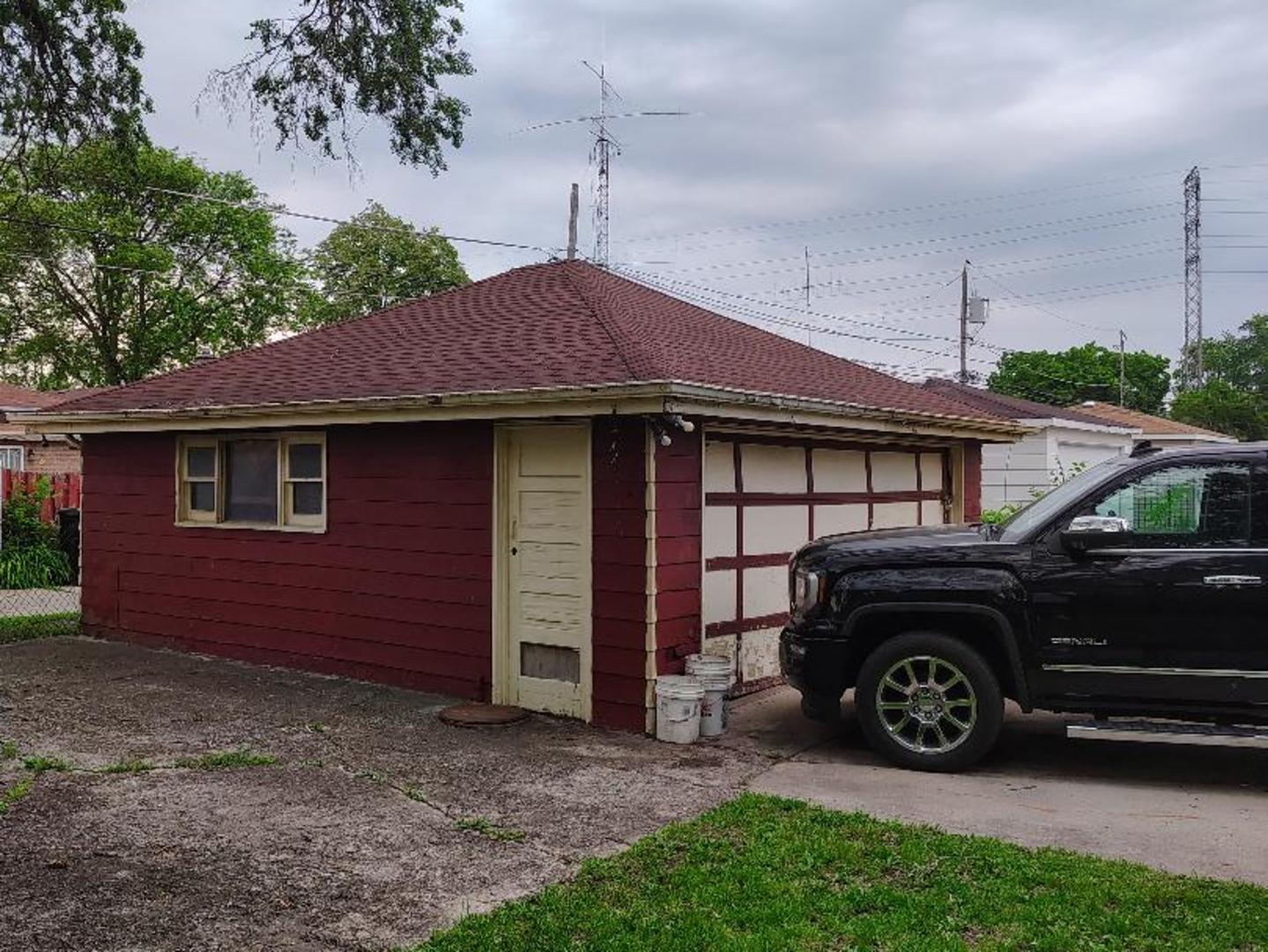 550 West 127th Street Chicago, IL 60628 - Photo 3 of 19 a view of a house and a car parked in front of a house