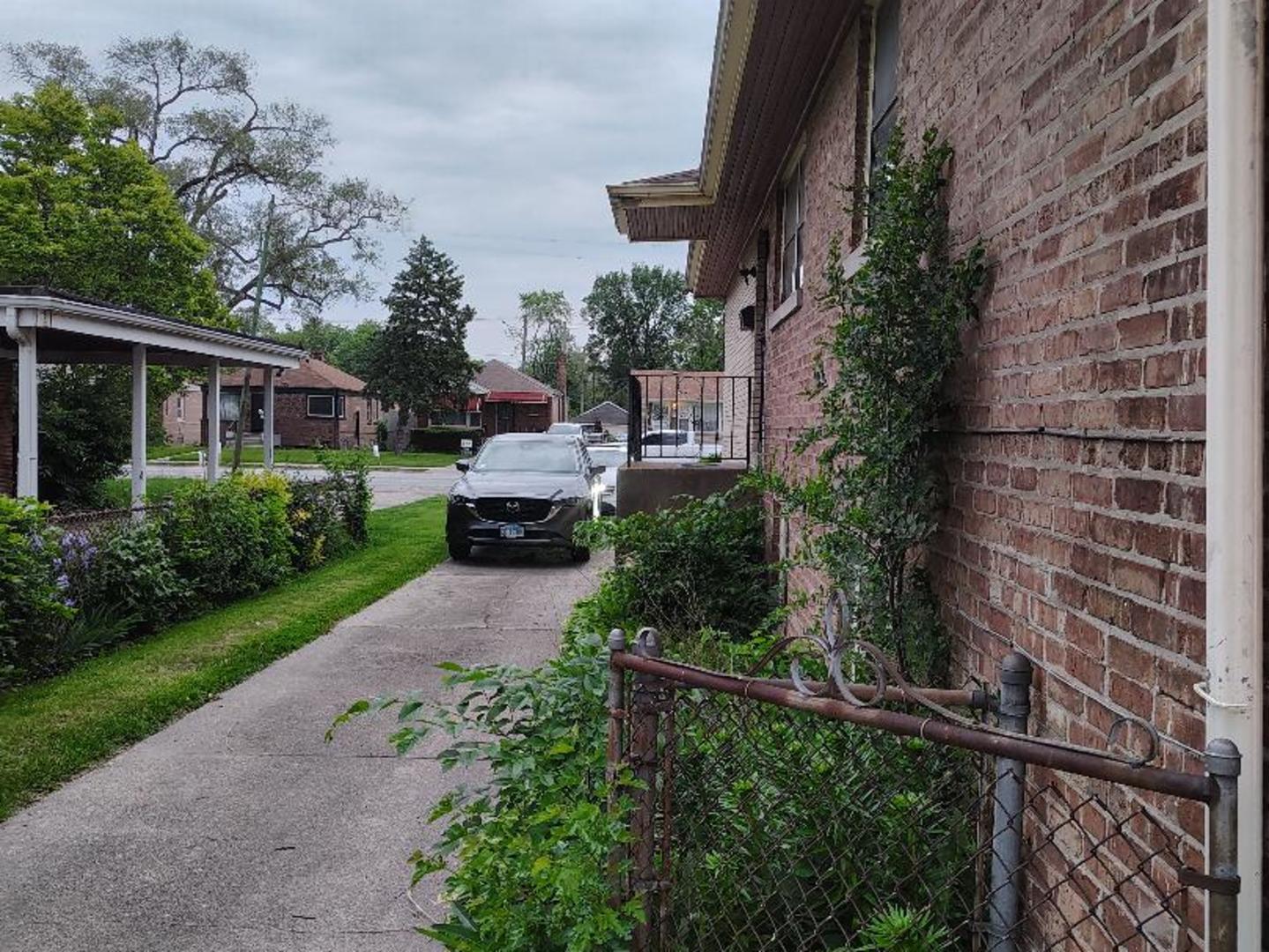 550 West 127th Street Chicago, IL 60628 - Photo 4 of 19 a view of a house with backyard and garden