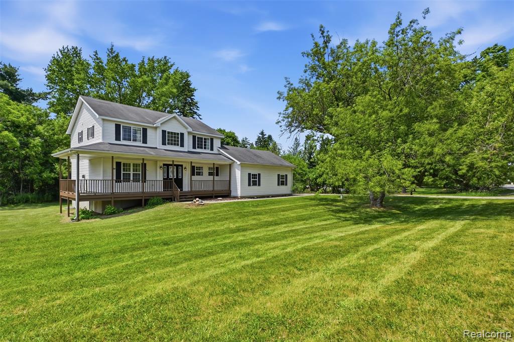 4482 Pleasant Valley Road Brighton, MI 48114 - Photo 2 of 35