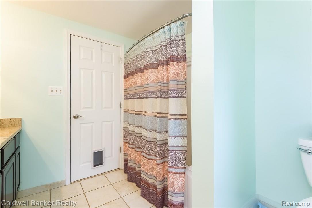 1279 Porter Road White Lake, MI 48383 - Photo 17 of 30 021-Bathroom-4794090-medium.jpg