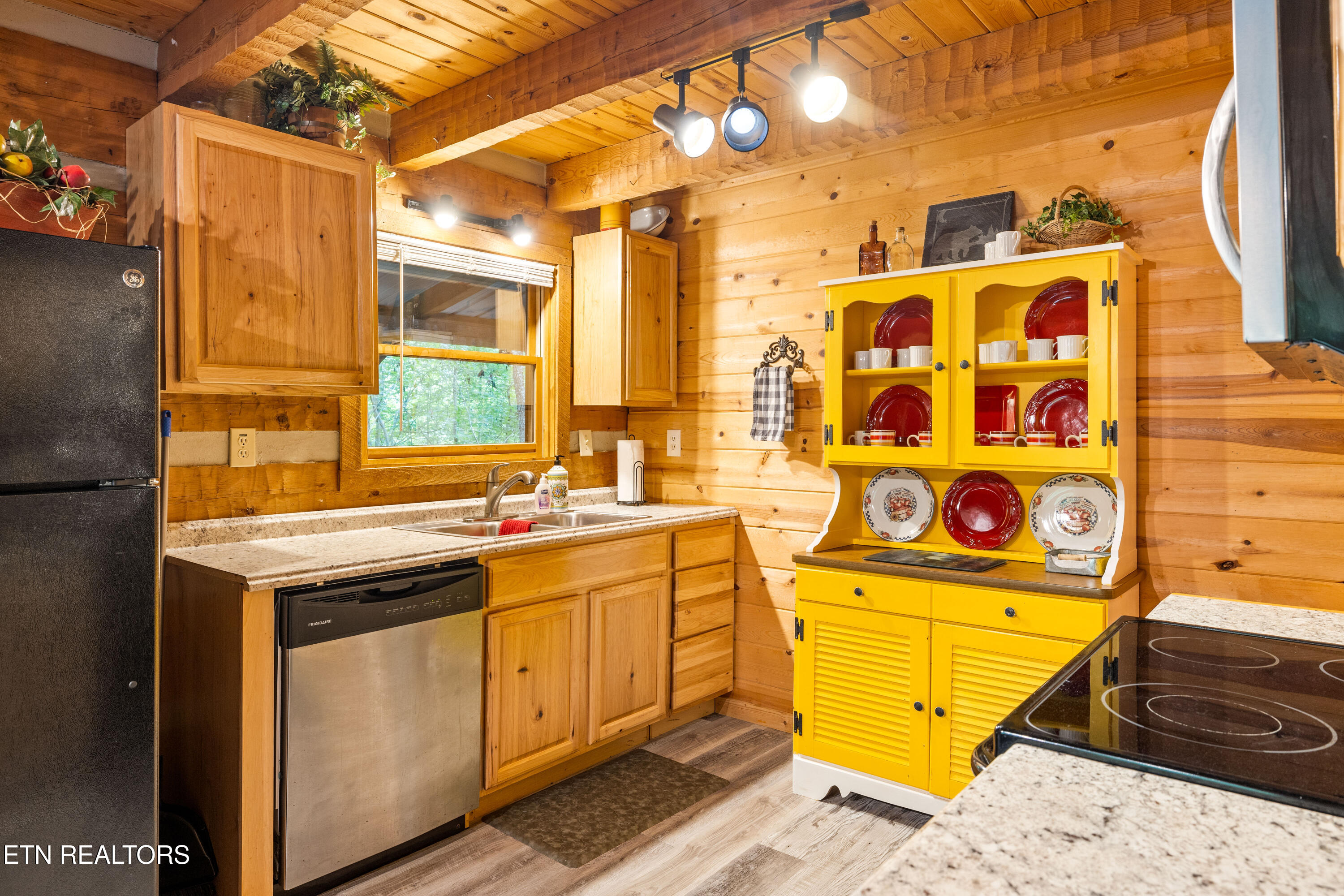 108 Timberwinds Way Townsend, TN 37882 - Photo 13 of 40 108TimberwindsWay-22