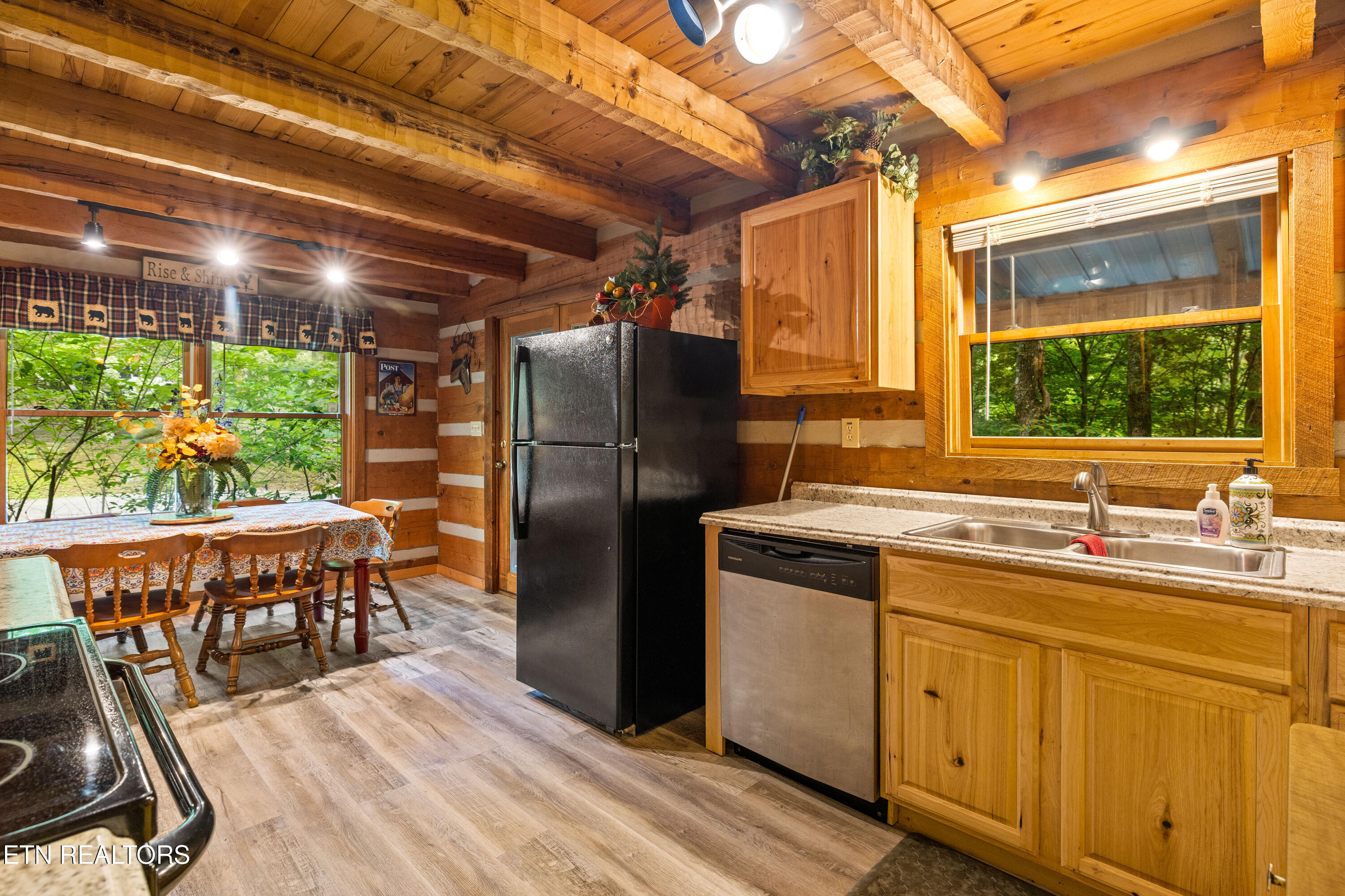 108 Timberwinds Way Townsend, TN 37882 - Photo 15 of 40 108TimberwindsWay-25