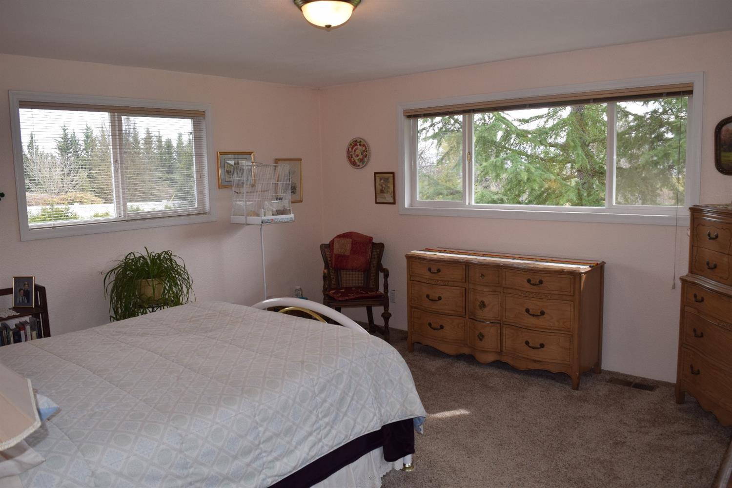1972 Knowles Road Medford, OR 97501 - Photo 12 of 33 Additional Photo