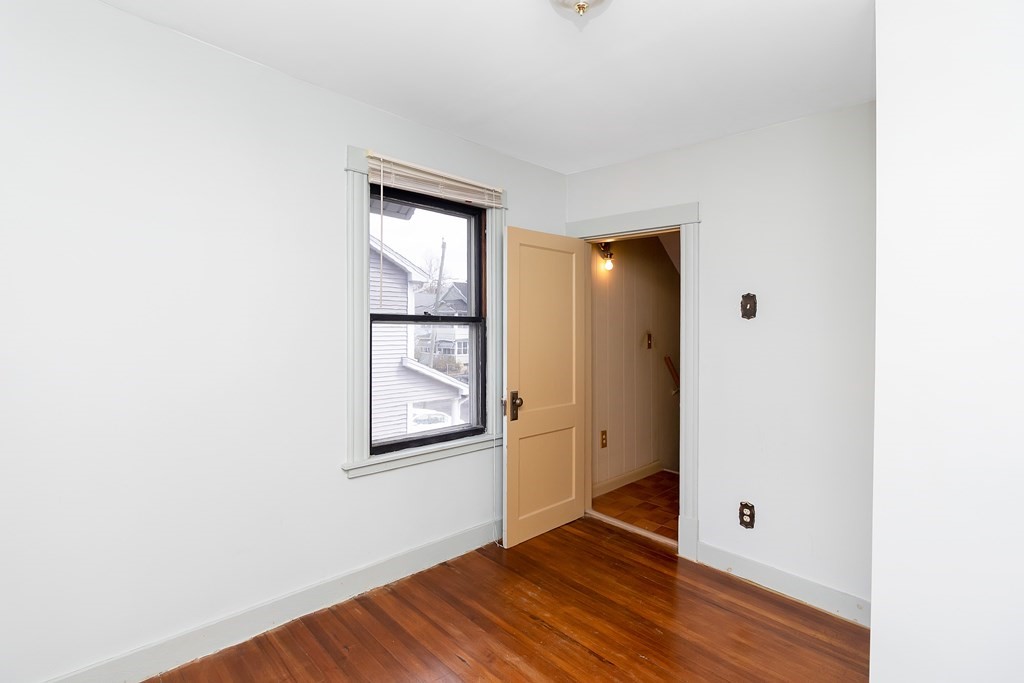 38 Howes Street Springfield, MA 01118 - Photo 21 of 31