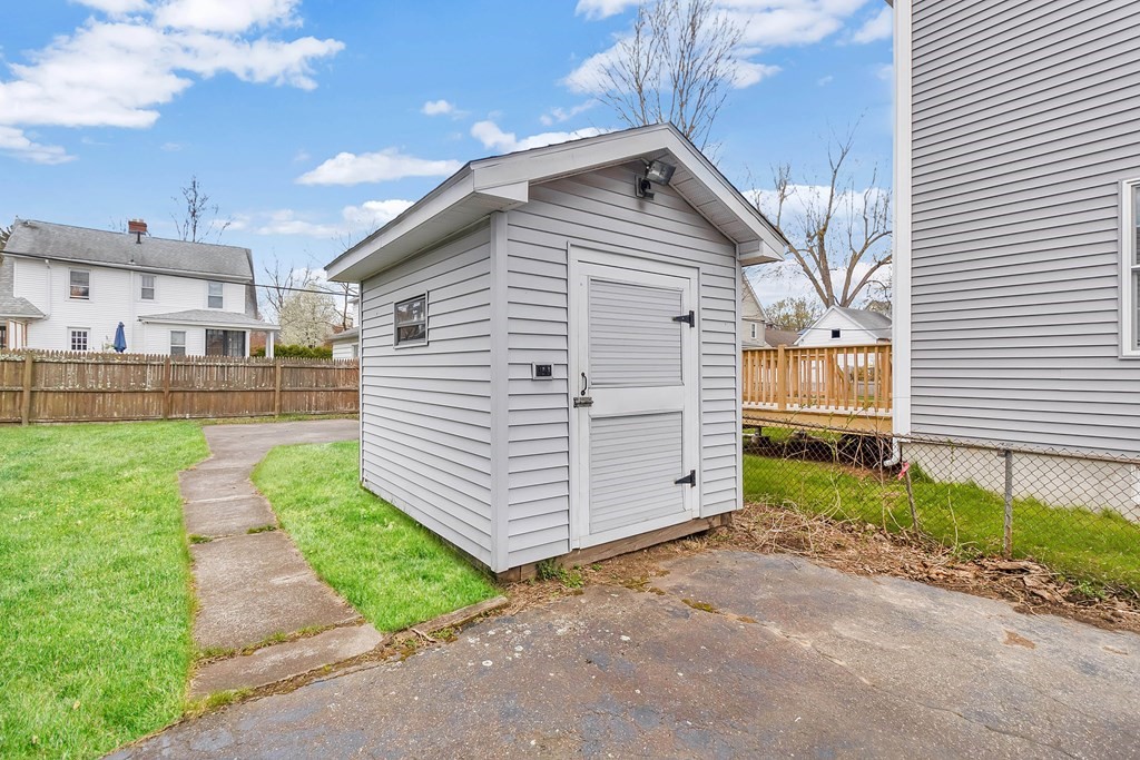 38 Howes Street Springfield, MA 01118 - Photo 28 of 31