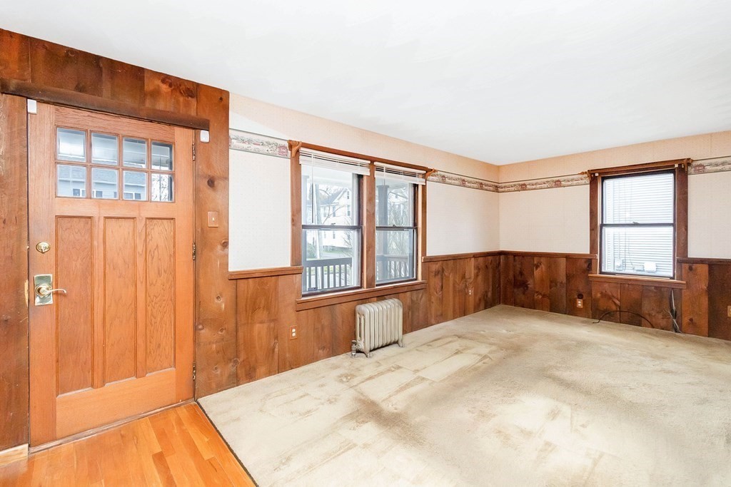 38 Howes Street Springfield, MA 01118 - Photo 3 of 31