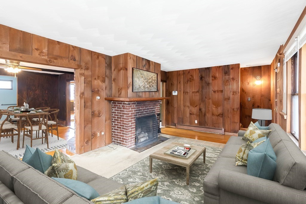 38 Howes Street Springfield, MA 01118 - Photo 4 of 31