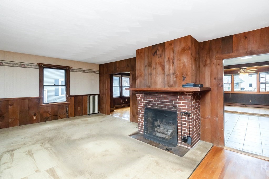 38 Howes Street Springfield, MA 01118 - Photo 5 of 31