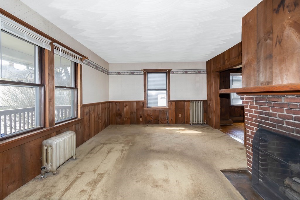 38 Howes Street Springfield, MA 01118 - Photo 6 of 31