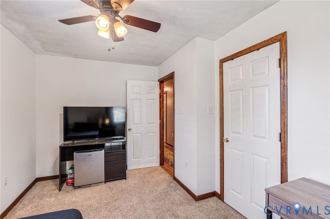 3411 Spring Run Road Mechanicsville, VA 23111 - Photo 11 of 41 a view of a livingroom with a flat screen tv