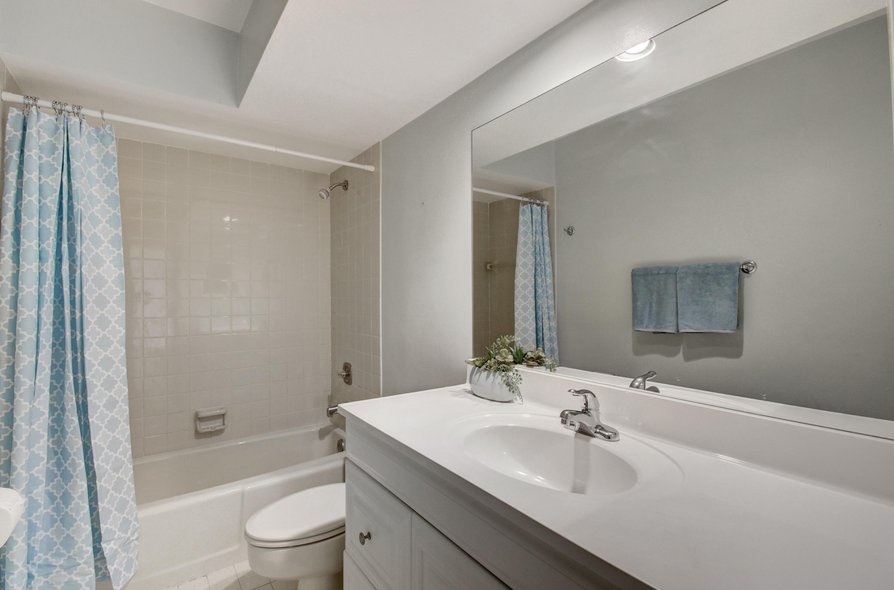 201 Southwest 1st Street, Unit 40 Boca Raton, FL 33432 - Photo 15 of 26 Bathroom 2