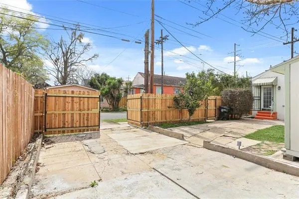 $2,000 | 1201 France Street, New Orleans, LA 70117