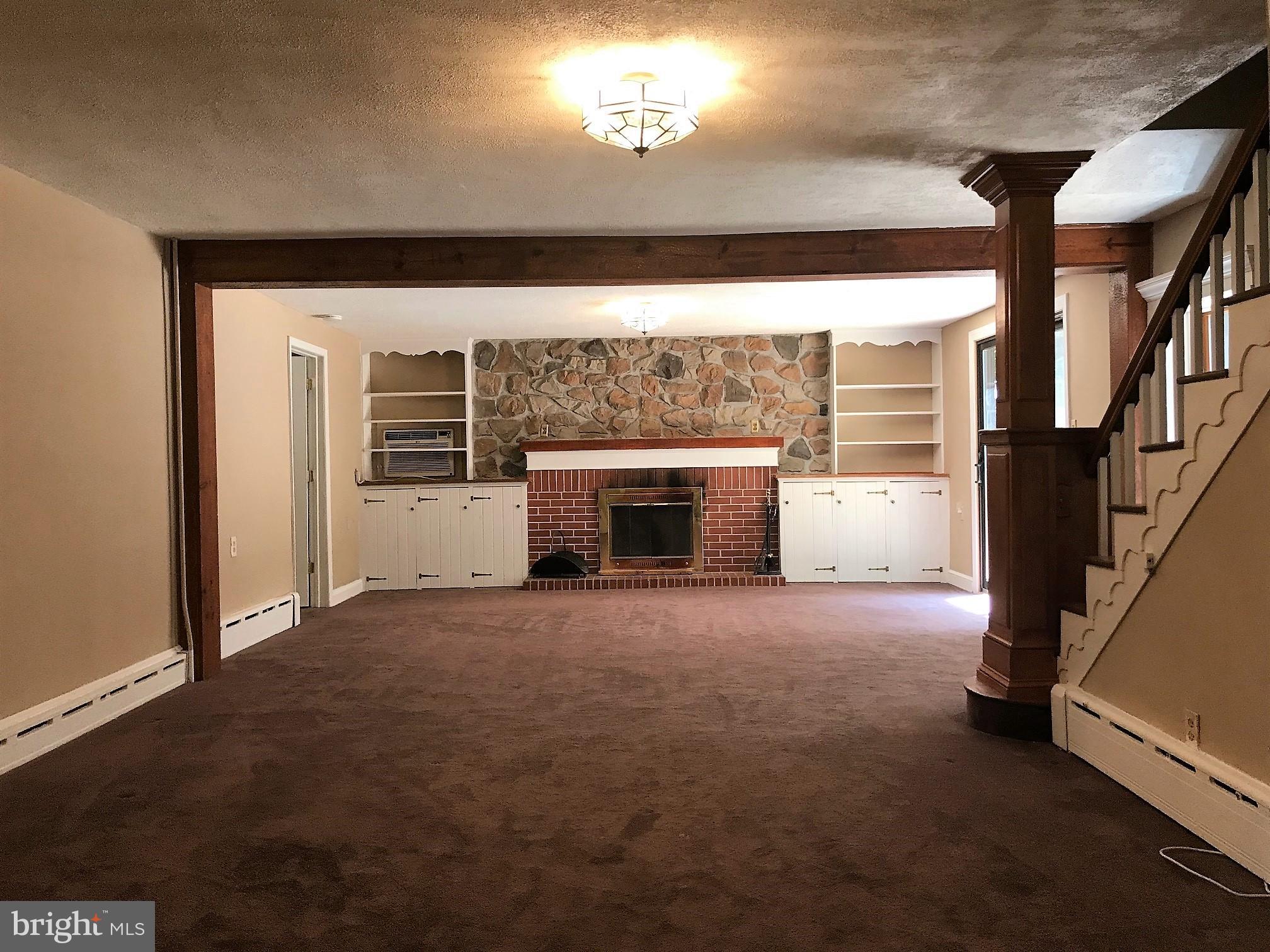 140 Himmelwright Road Barto, PA 19504 - Photo 12 of 41 LIVING ROOM/FIREPLACE