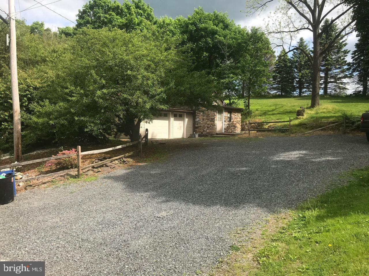 140 Himmelwright Road Barto, PA 19504 - Photo 4 of 41 driveway