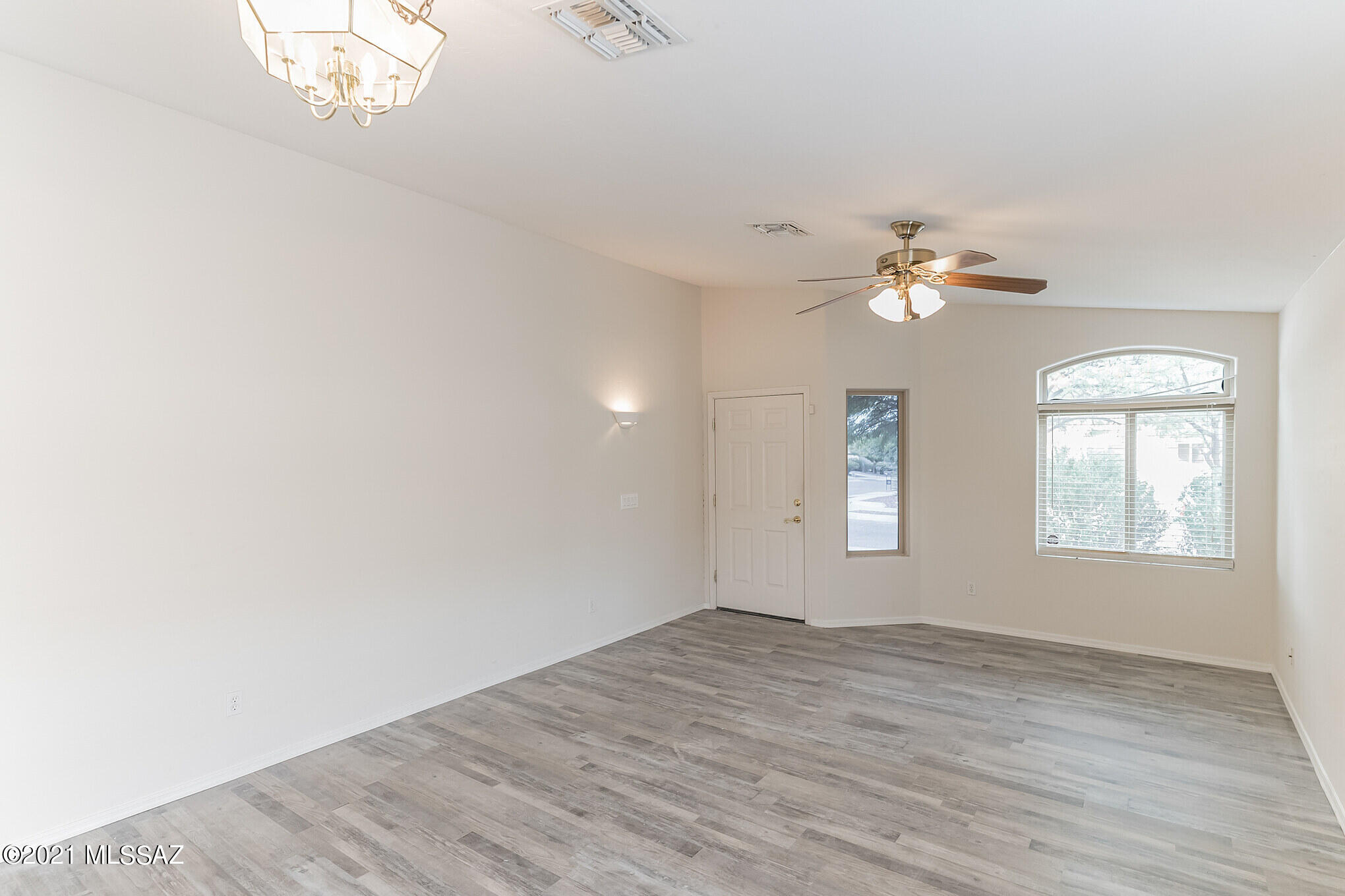 8265 South Bainbridge Road Tucson, AZ 85747 - Photo 3 of 25 Gallery Image 3