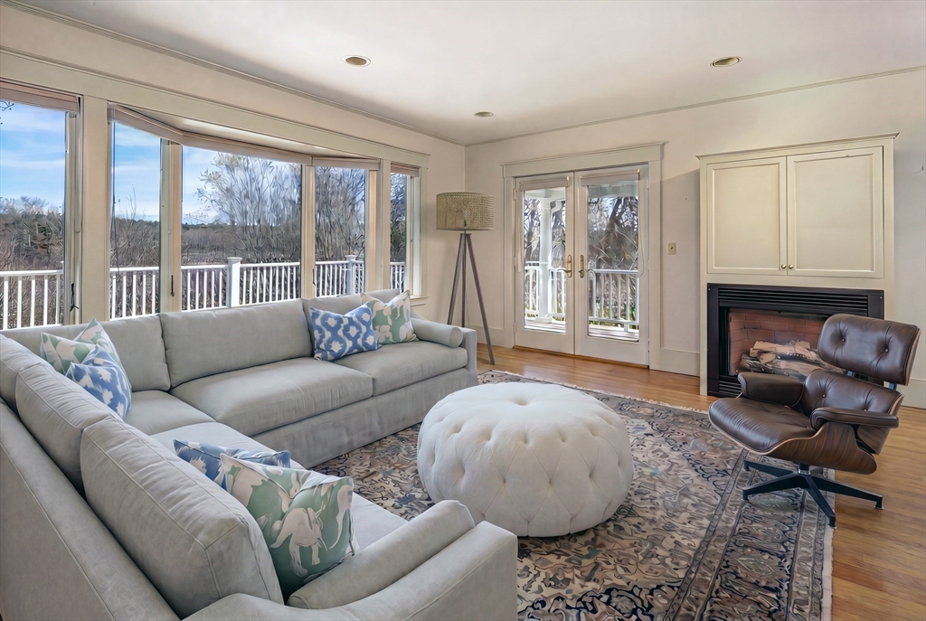 329 Front Street Marion, MA 02738 - Photo 18 of 42 a living room with furniture and a window