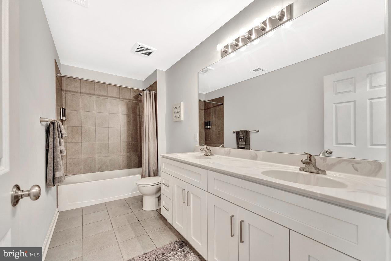 125 Roxboro Road Lawrenceville, NJ 08648 - Photo 28 of 42 2nd fl Hall Full Bath
