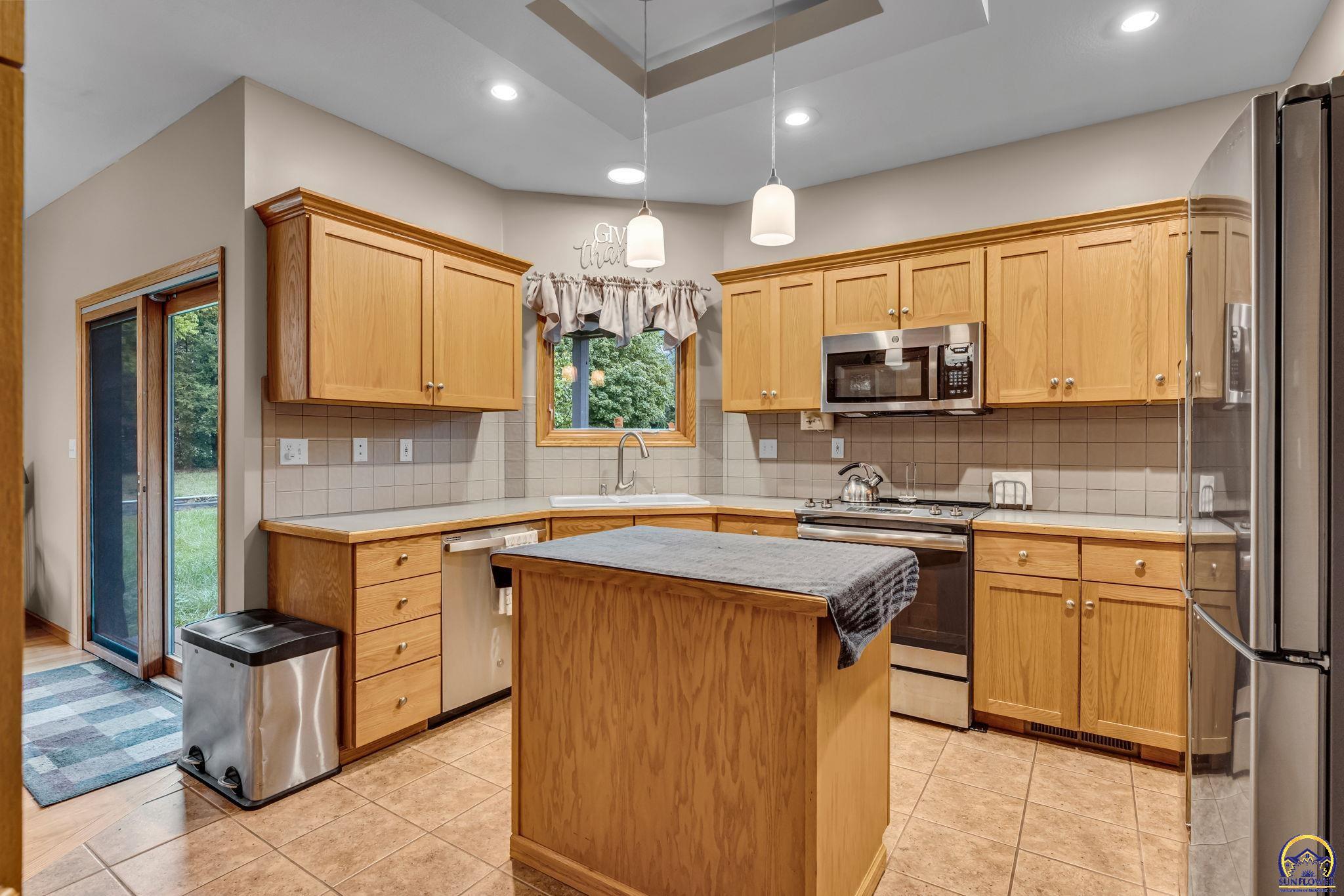 3232 Northwest 34th Street Topeka, KS 66618 - Photo 20 of 60