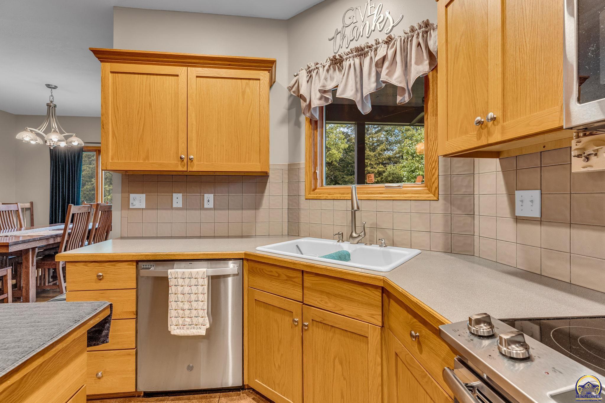 3232 Northwest 34th Street Topeka, KS 66618 - Photo 23 of 60